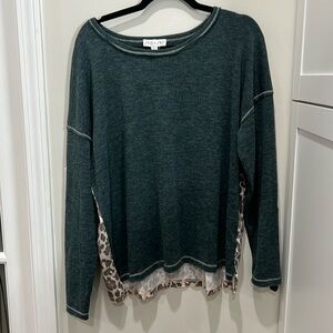 Women’s boutique blouse. Size large.